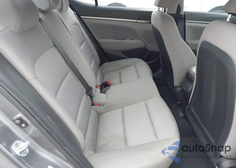 2017 Hyundai Elantra Se z USA, uszkodzony, nr VIN KMHD84LFXHU174630